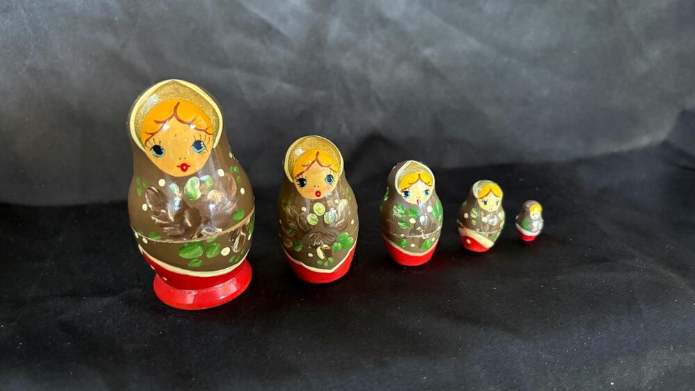Vintage Hand Painted Matryoshka Nesting Dolls Olive Green Floral Babushka 3.25"
